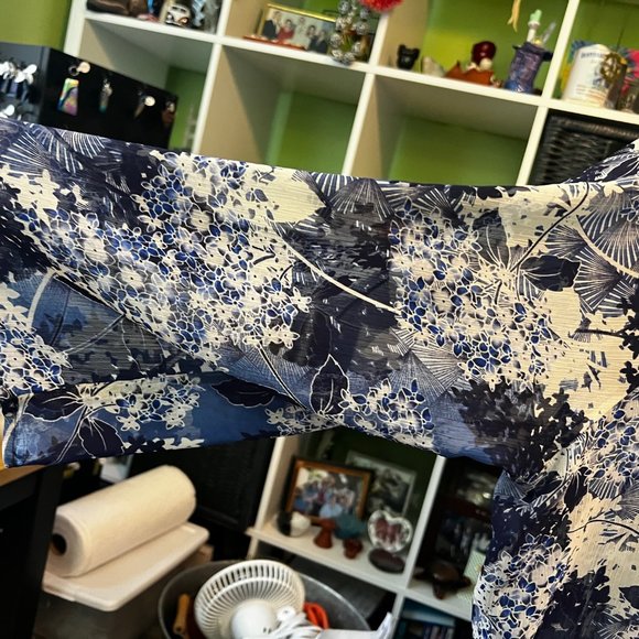 Avenue 26/28 Blue and White Floral Blouse with Dark Blue Tank - Picture 5 of 8